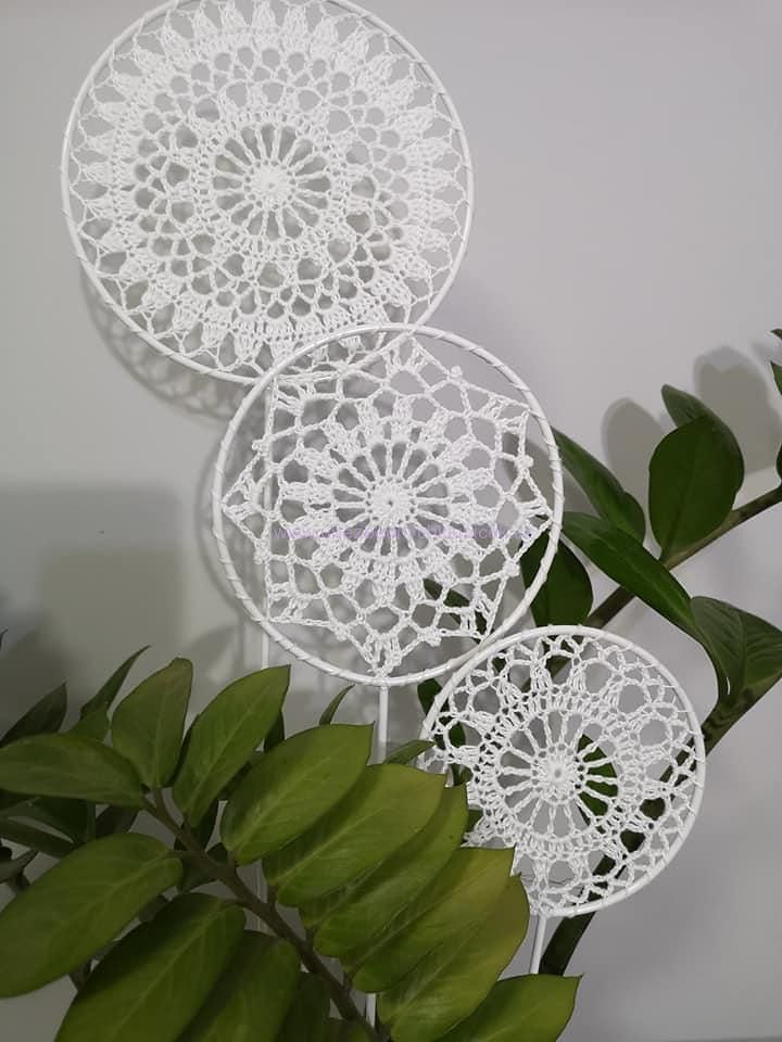 Obruč 20cm bílá zápich