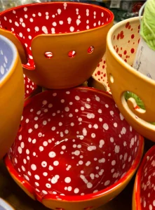 Klubíčkovník červená glazura + kulaté otvory